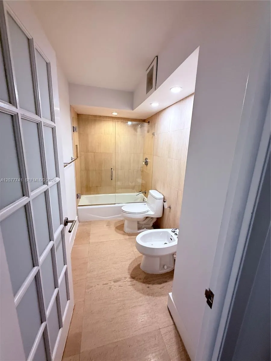 1450 Brickell Bay Dr #1015 Miami, FL 33131