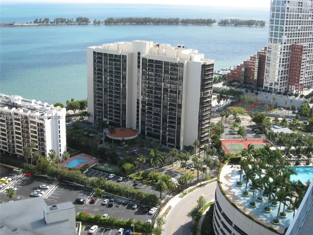 1450 Brickell Bay Dr #1015 Miami, FL 33131