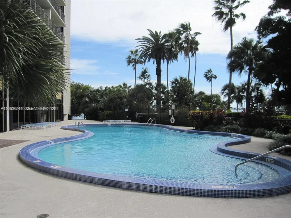 1450 Brickell Bay Dr #1015 Miami, FL 33131