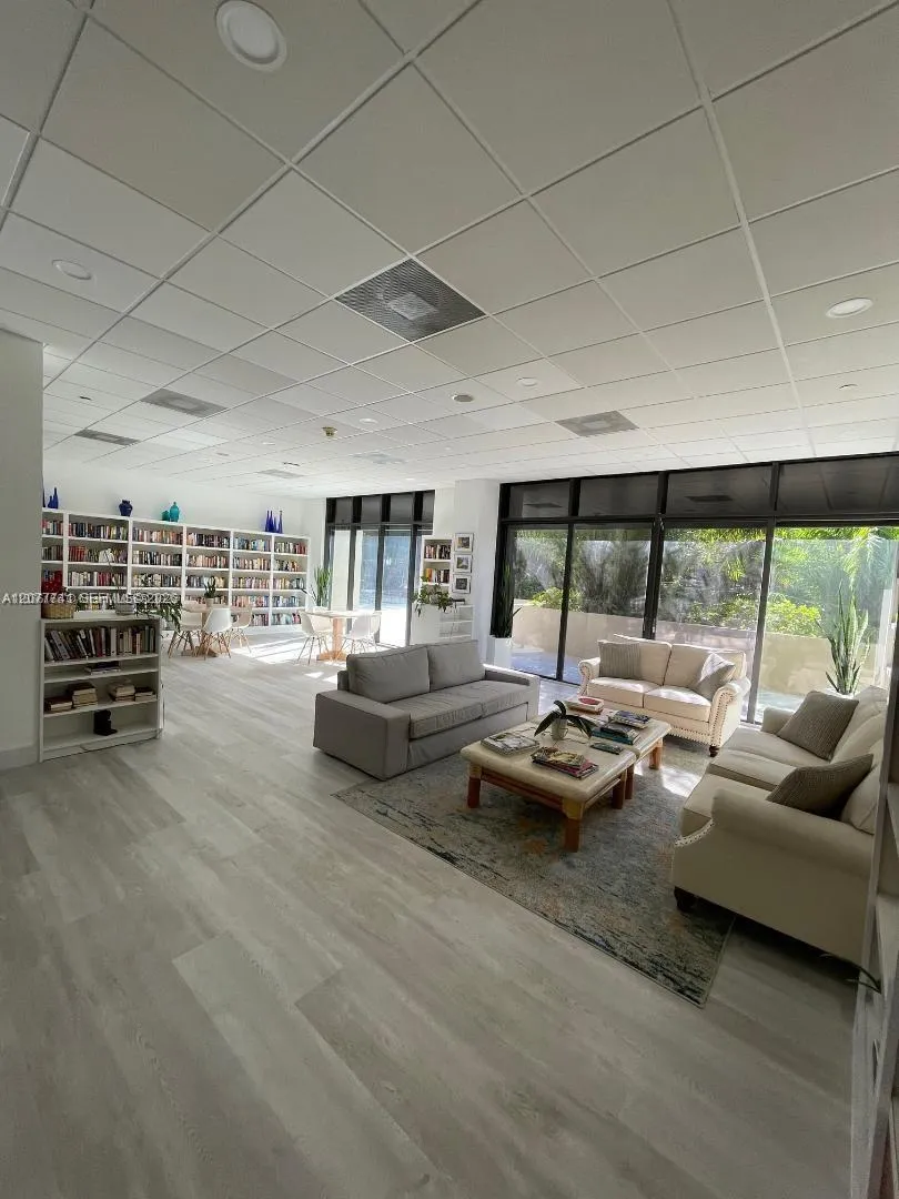 1450 Brickell Bay Dr #1015 Miami, FL 33131
