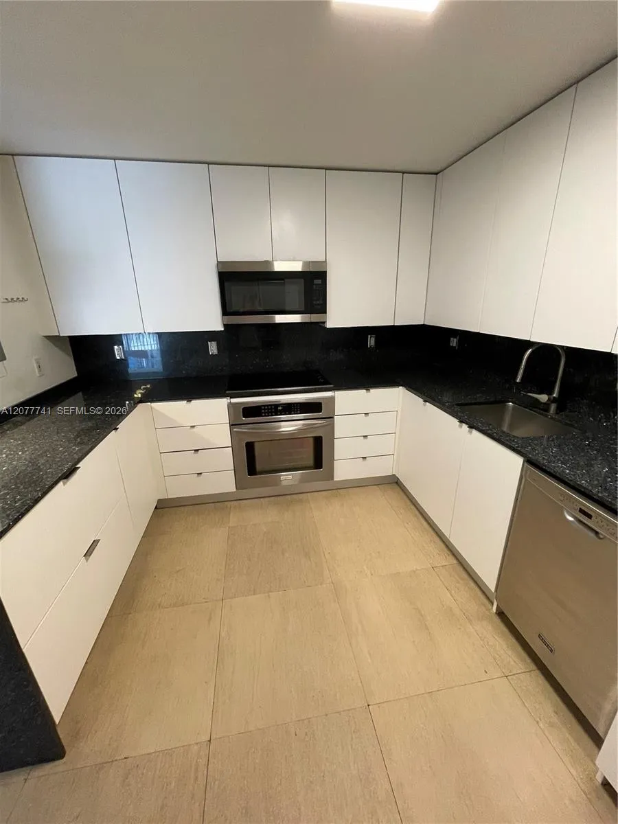 1450 Brickell Bay Dr #1015 Miami, FL 33131