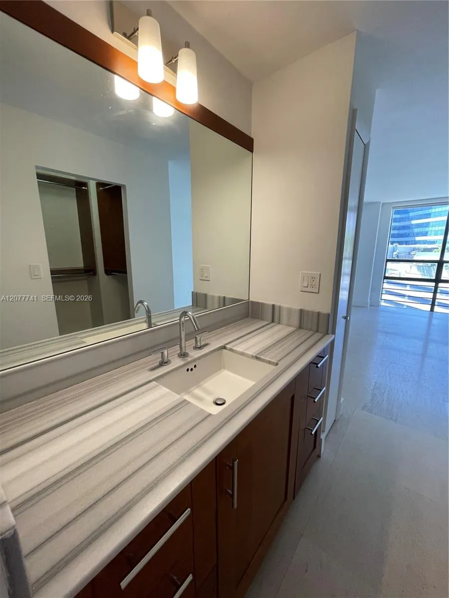 1450 Brickell Bay Dr #1015 Miami, FL 33131