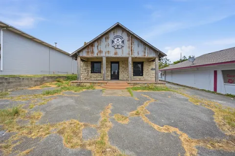 609 E Carl Albert Parkway