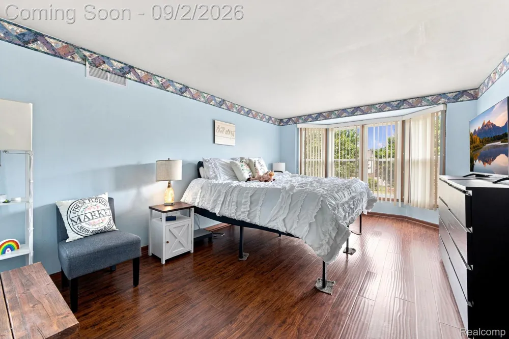 20770 Cannon Drive Clinton Charter Township, MI 48038