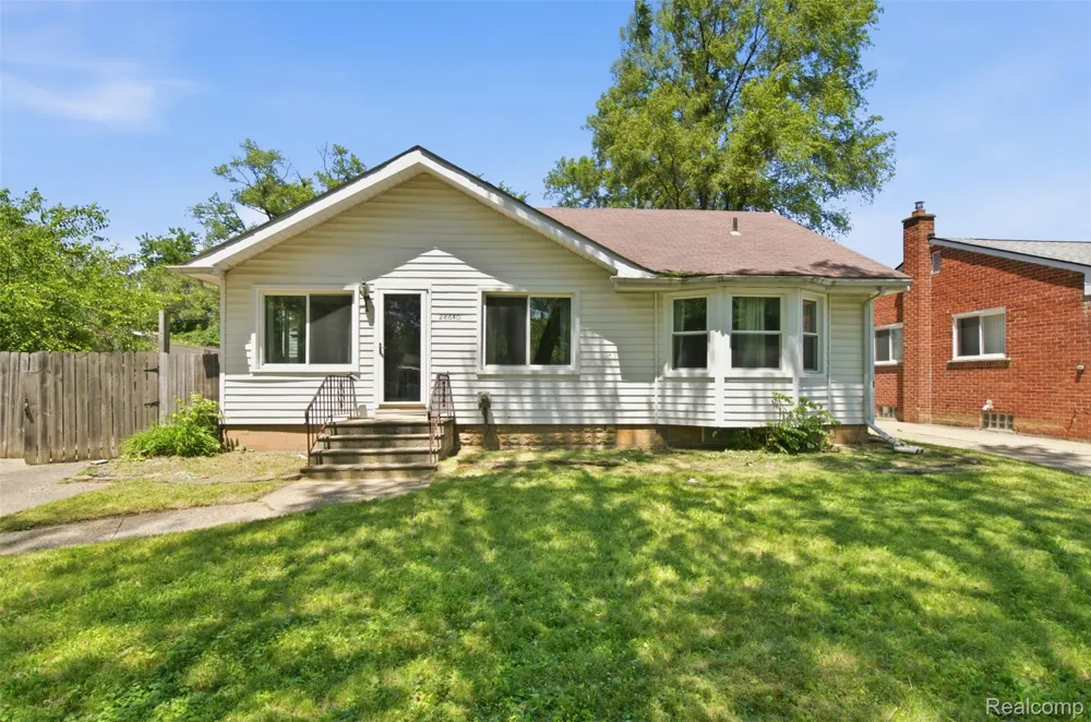 28640 Oakwood Street Inkster City, MI 48141