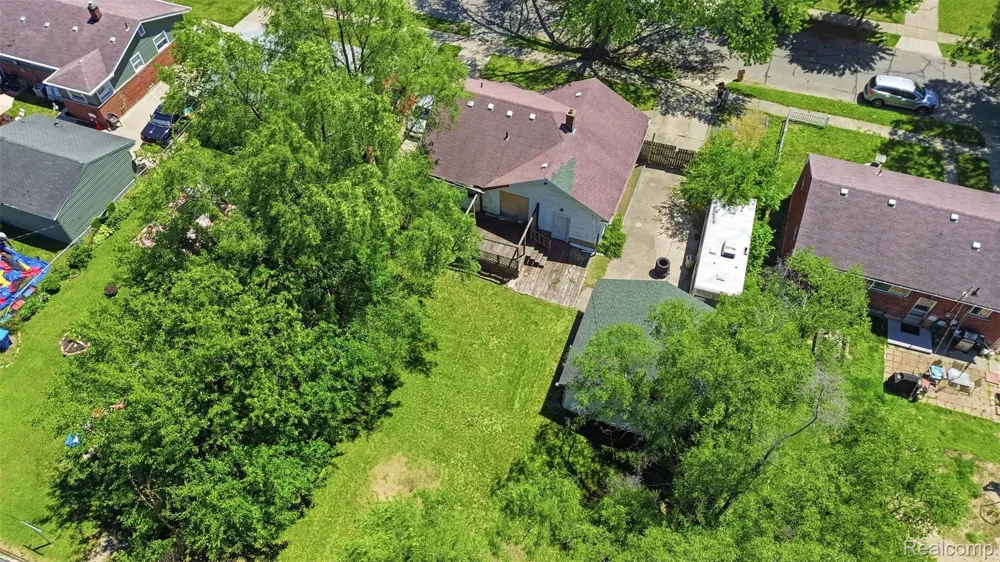 28640 Oakwood Street Inkster City, MI 48141