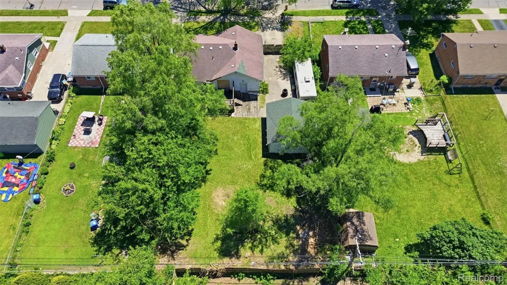 28640 Oakwood Street Inkster City, MI 48141