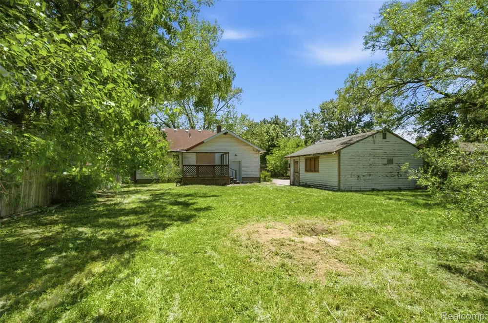 28640 Oakwood Street Inkster City, MI 48141