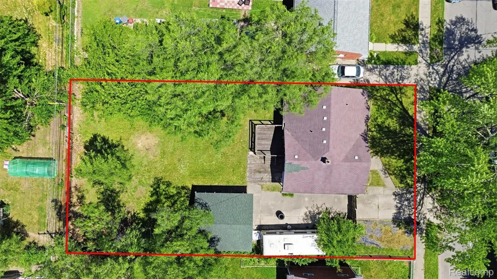 28640 Oakwood Street Inkster City, MI 48141