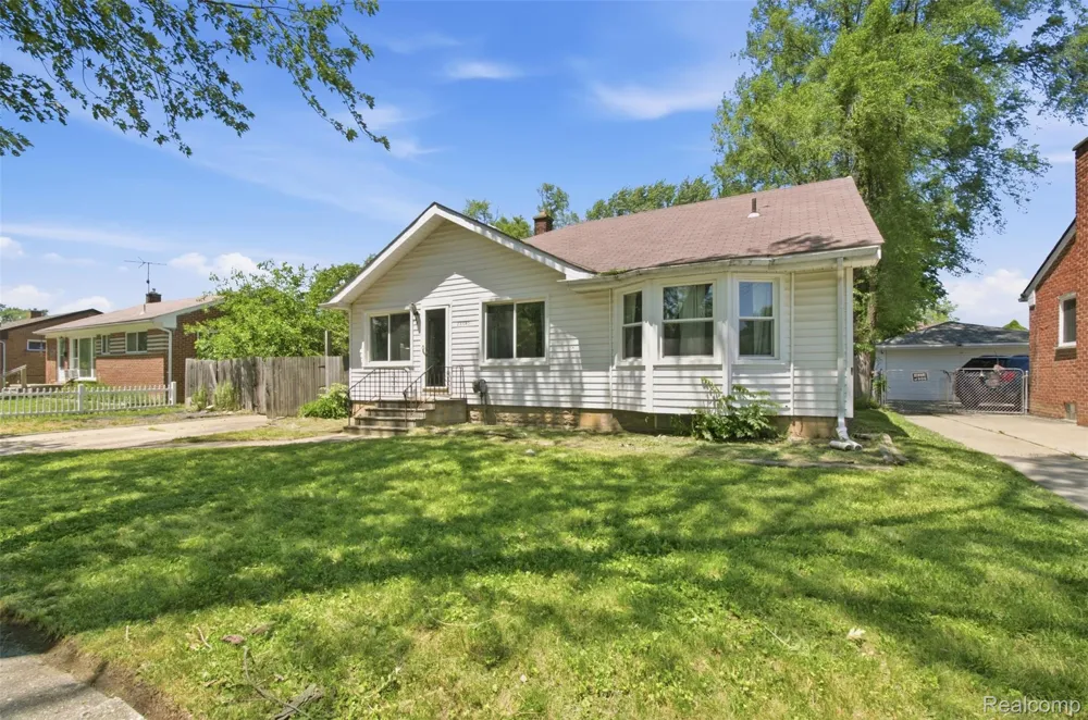 28640 Oakwood Street Inkster City, MI 48141