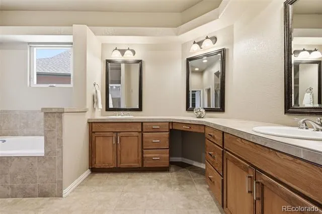 23920 E Easter Place Aurora, CO 80016