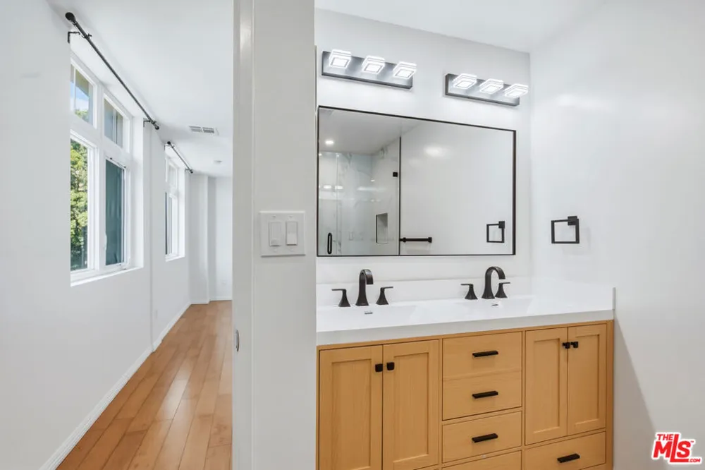 12222 Wilshire Boulevard #208 Los Angeles, CA 90025