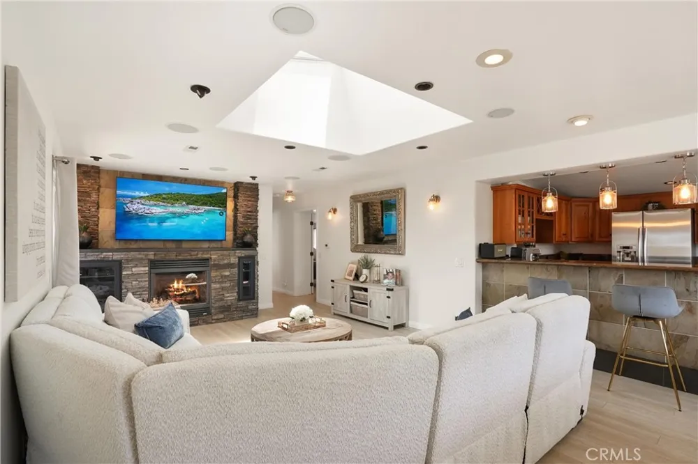 142 Liberty Newport Beach, CA 92660