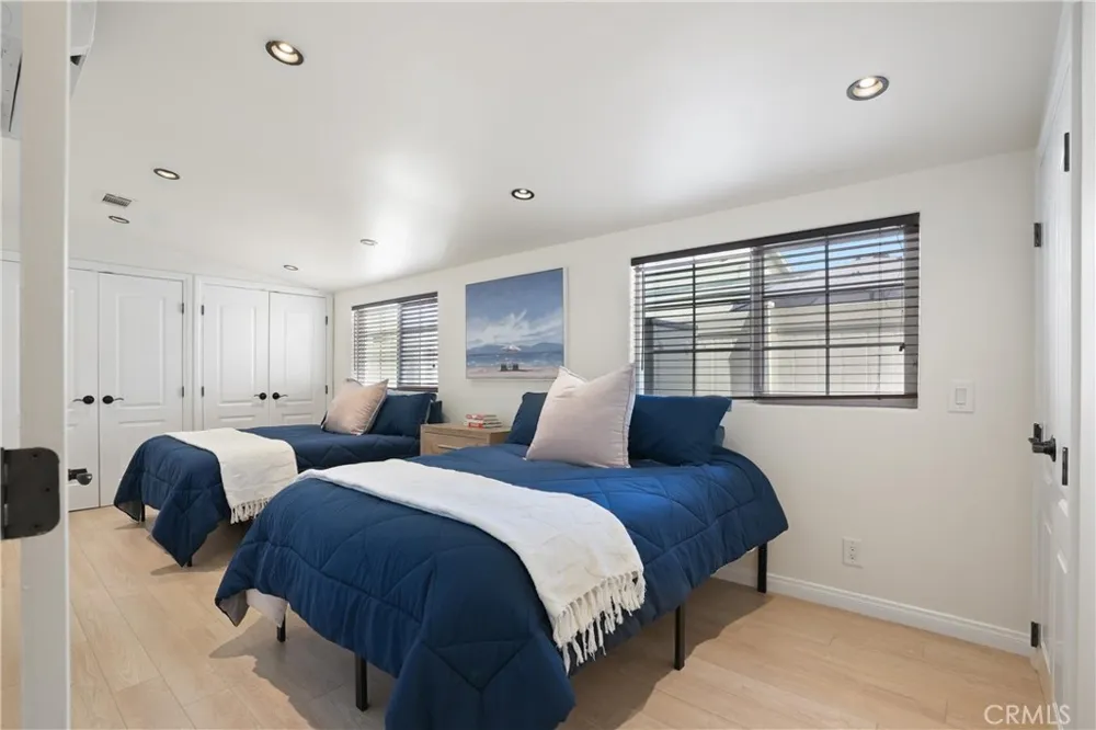 142 Liberty Newport Beach, CA 92660