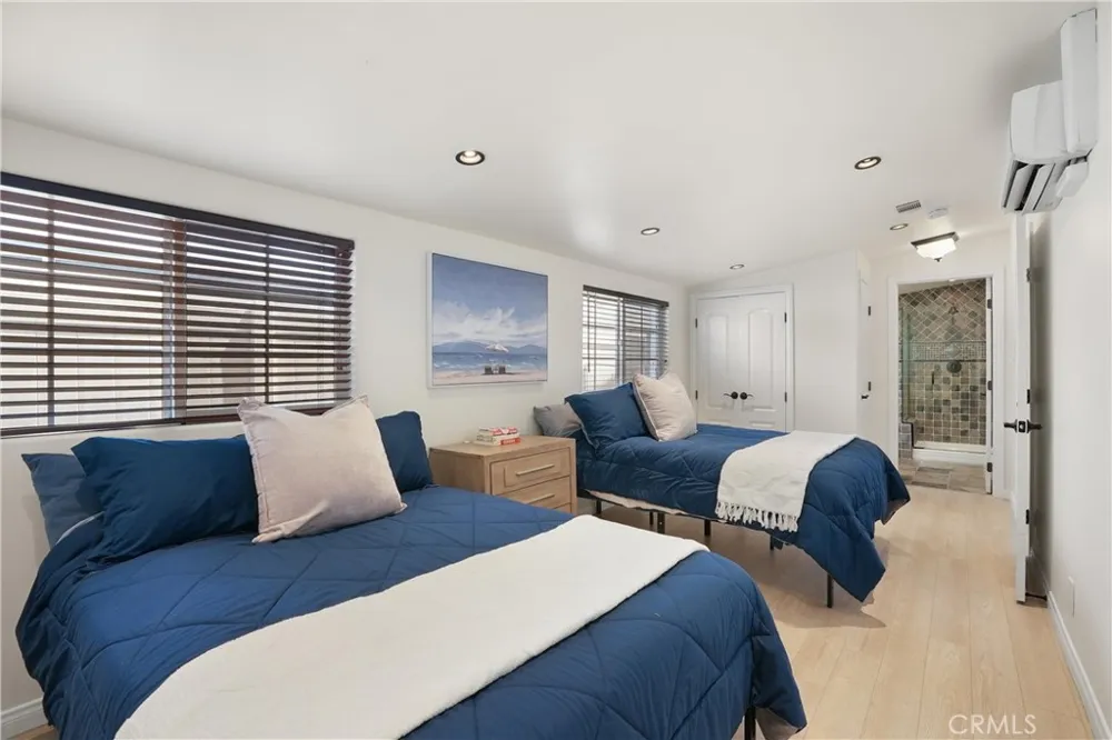 142 Liberty Newport Beach, CA 92660