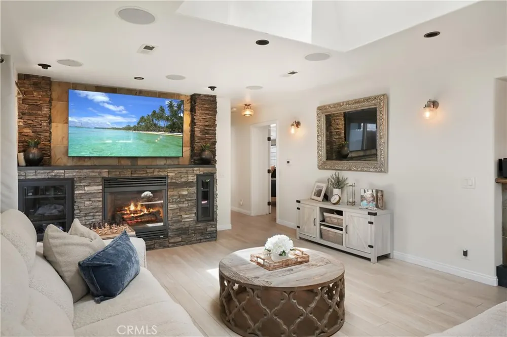 142 Liberty Newport Beach, CA 92660