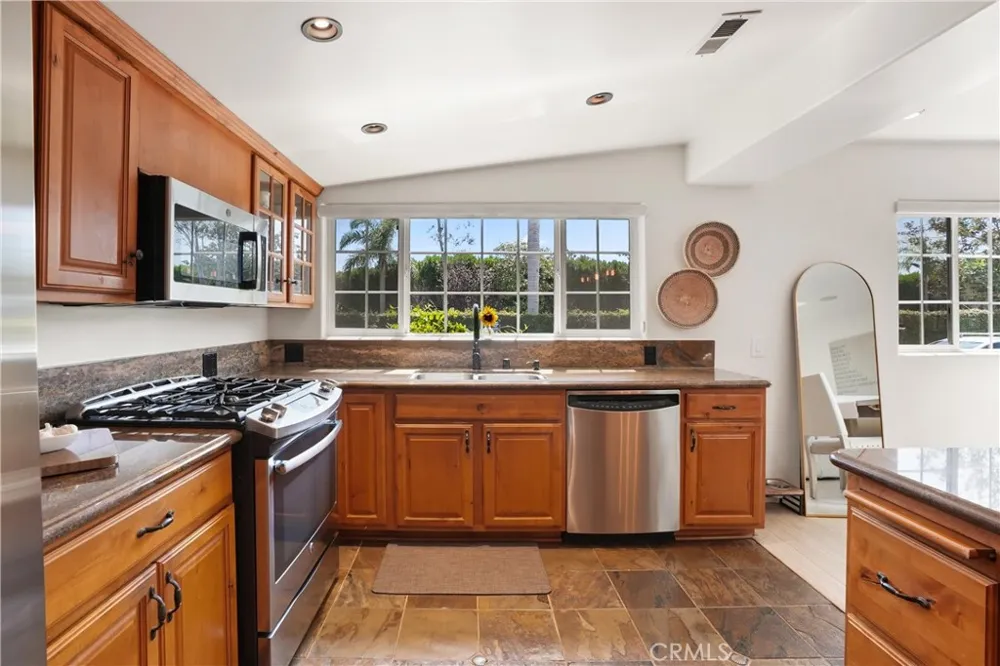 142 Liberty Newport Beach, CA 92660