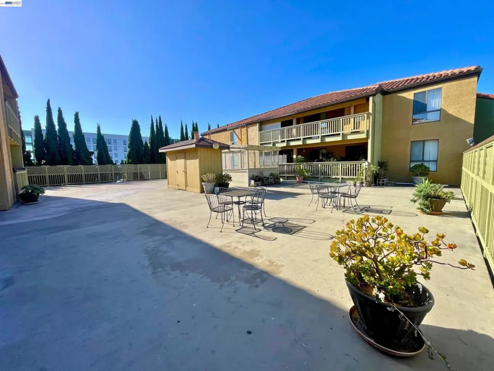 16006 E.14th Street #204 San Leandro, CA 94578