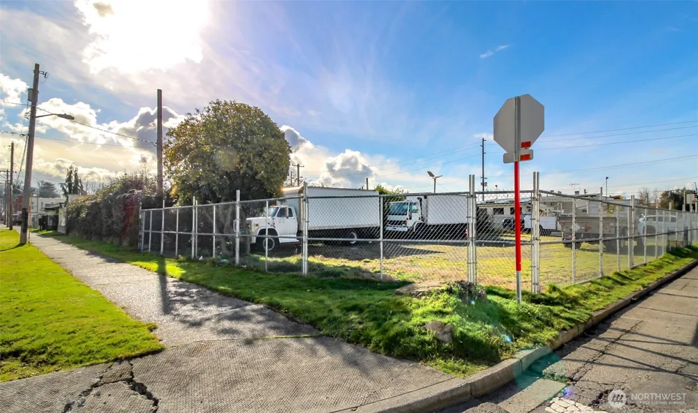 418 Central Avenue Kent, WA 98032