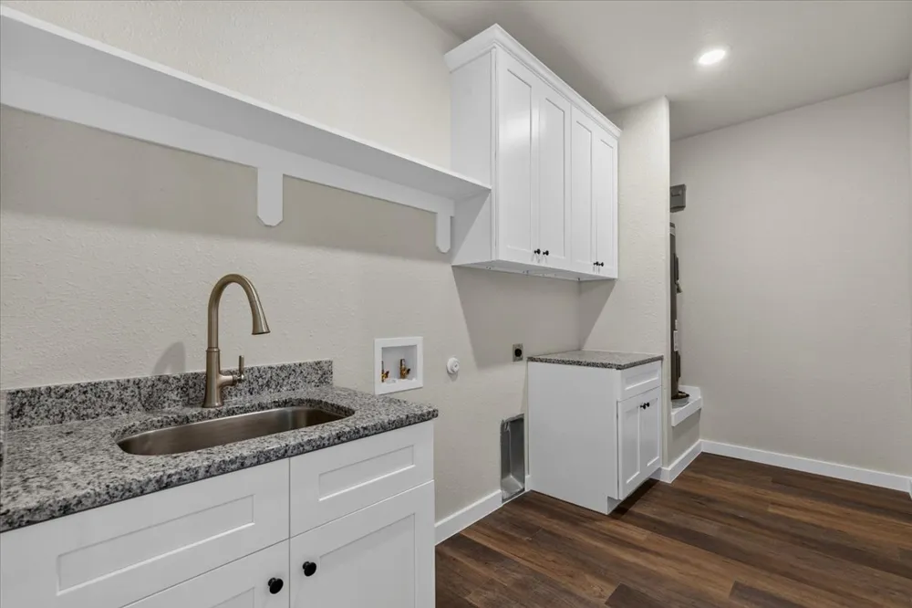 304 Lee Street Smithville, TX 78957