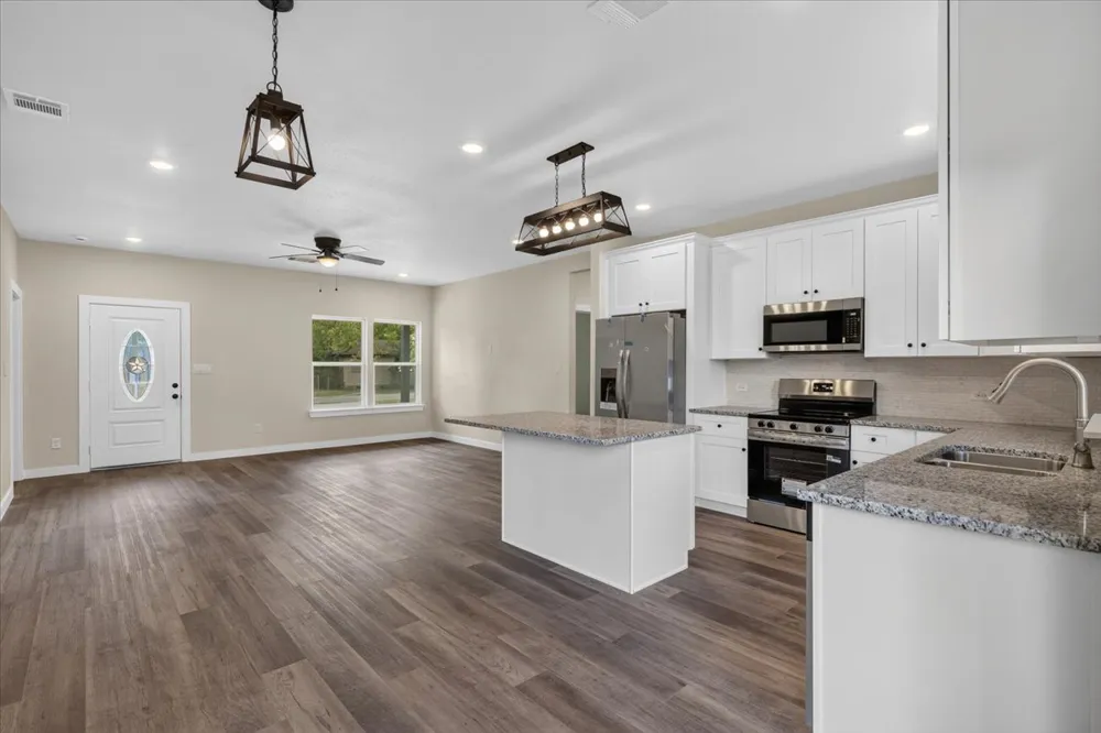 304 Lee Street Smithville, TX 78957