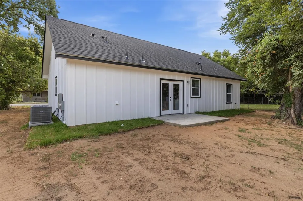 304 Lee Street Smithville, TX 78957