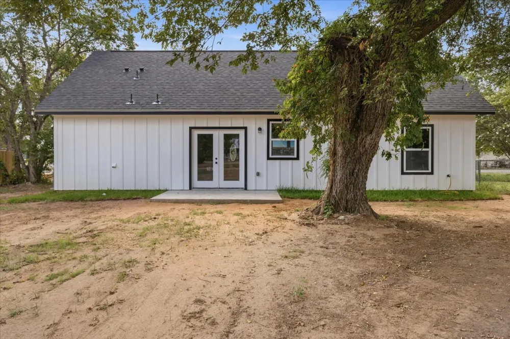 304 Lee Street Smithville, TX 78957