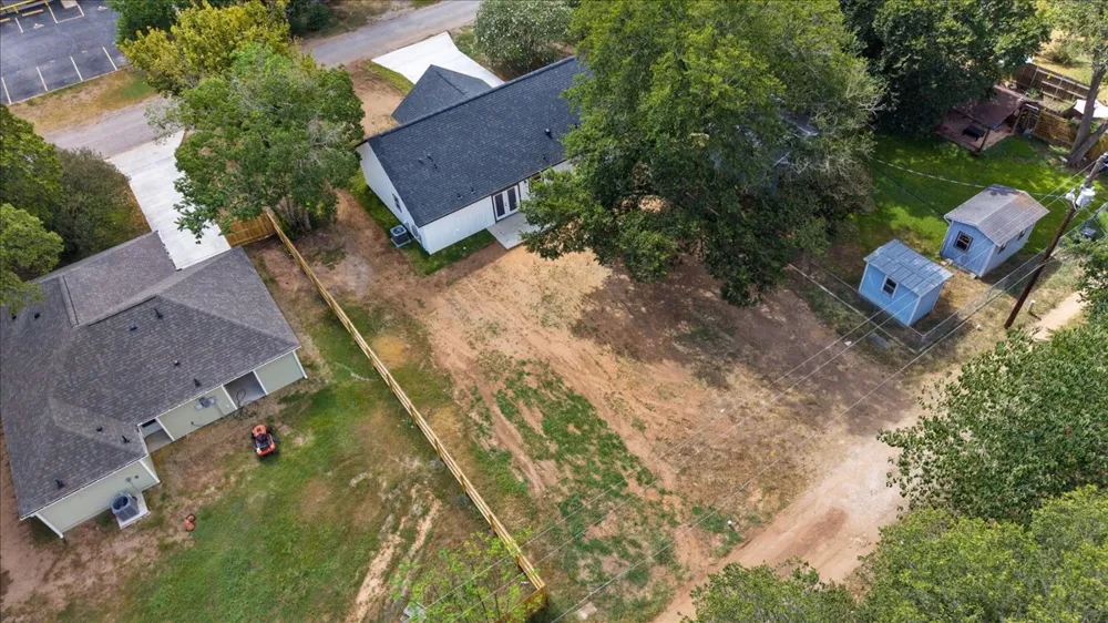 304 Lee Street Smithville, TX 78957