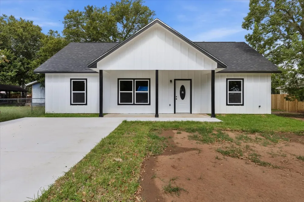 304 Lee Street Smithville, TX 78957