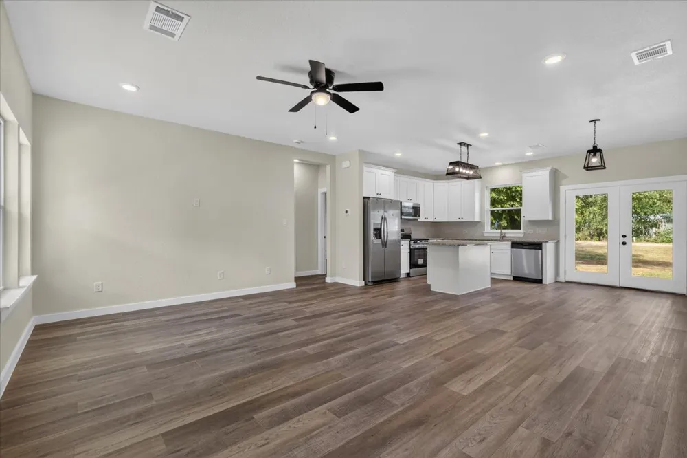 304 Lee Street Smithville, TX 78957
