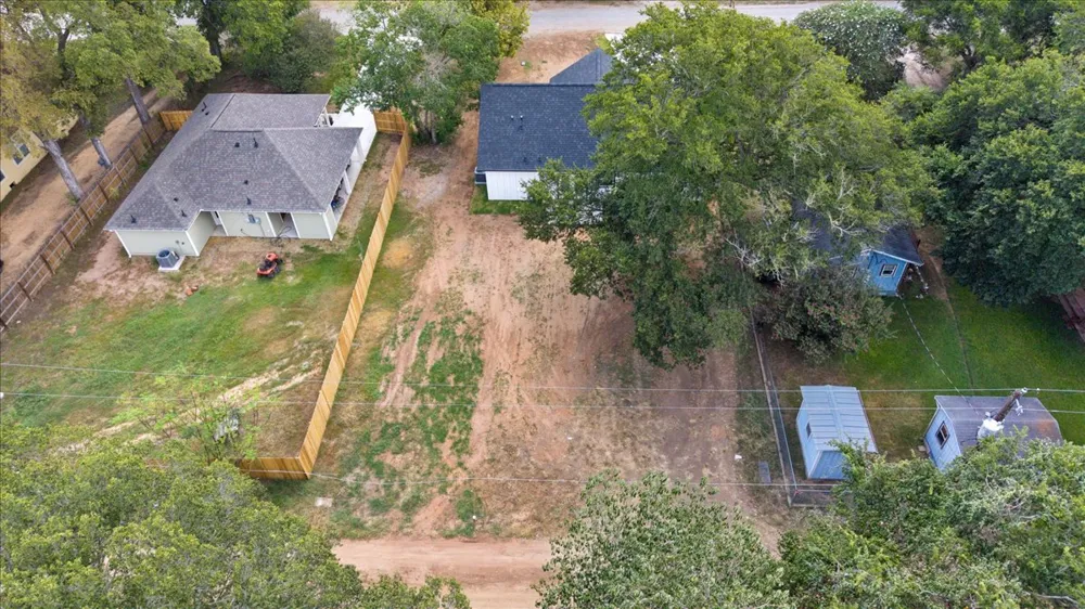 304 Lee Street Smithville, TX 78957