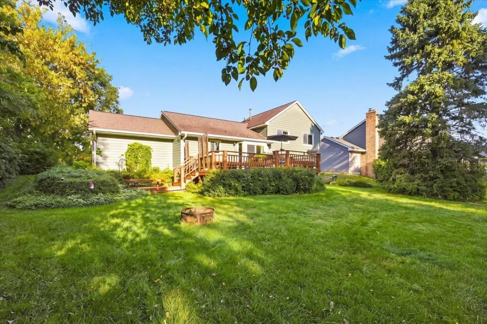 558 Hyde Avenue Mahtomedi, MN 55115