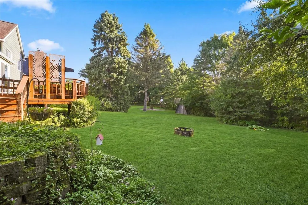 558 Hyde Avenue Mahtomedi, MN 55115