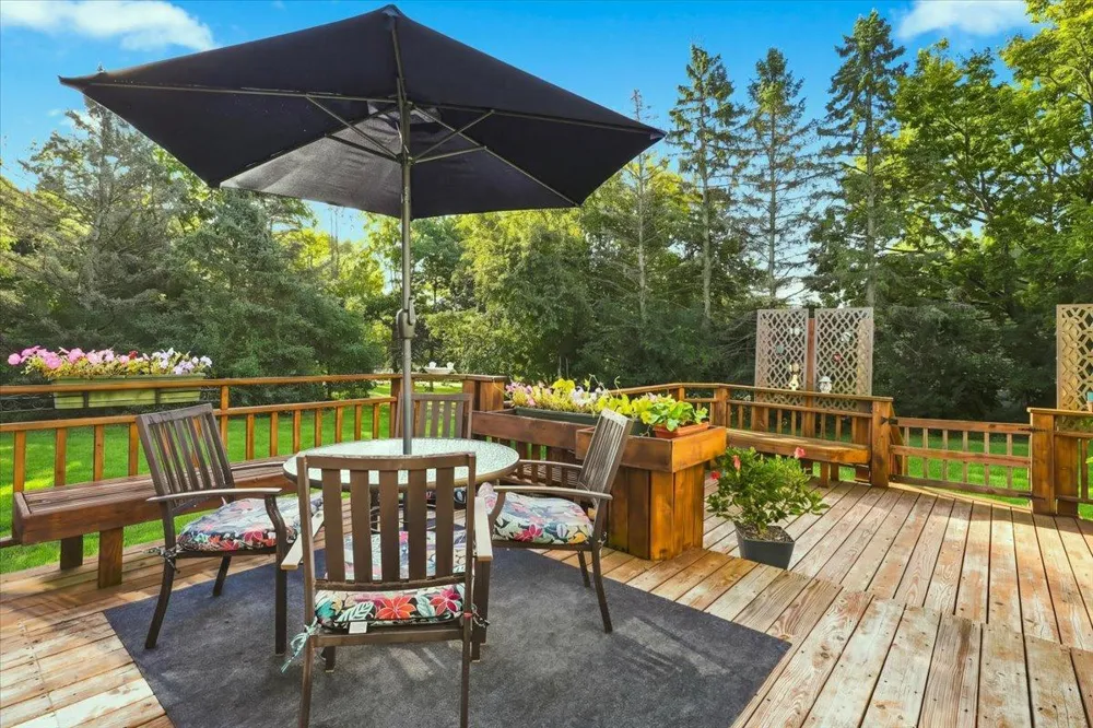 558 Hyde Avenue Mahtomedi, MN 55115