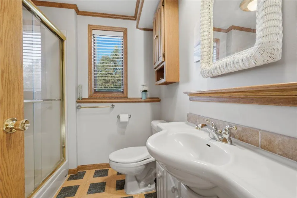 558 Hyde Avenue Mahtomedi, MN 55115