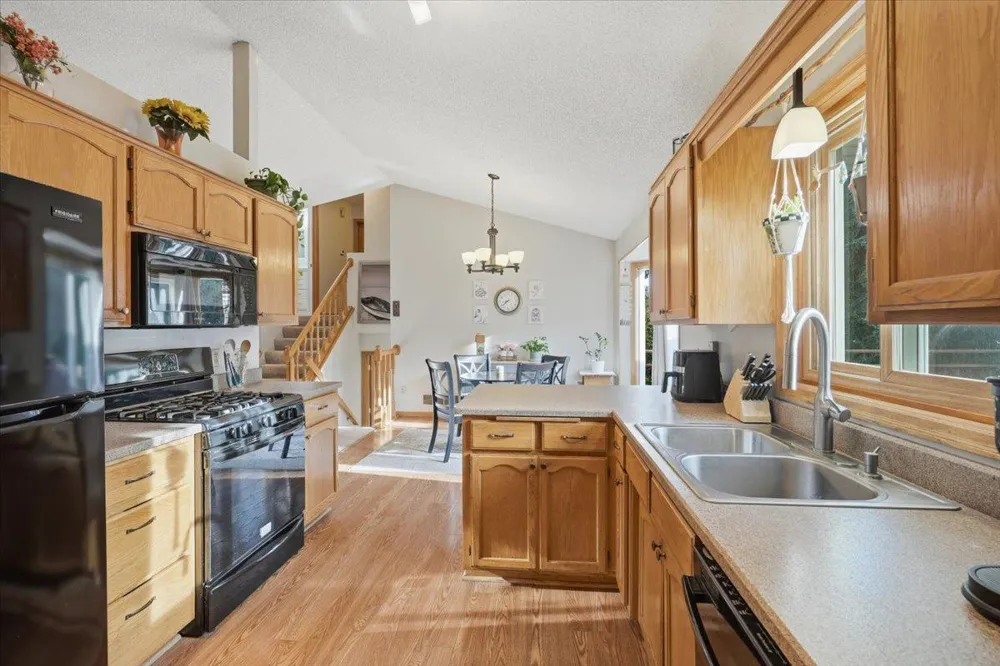 558 Hyde Avenue Mahtomedi, MN 55115