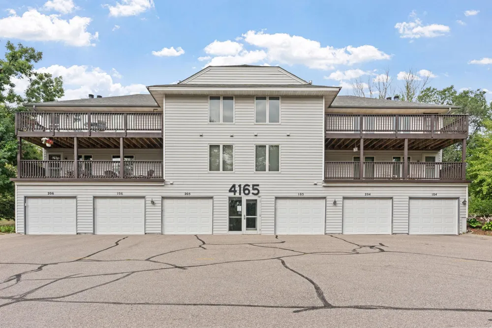 4165 Hilltop Point #204 Eagan, MN 55123