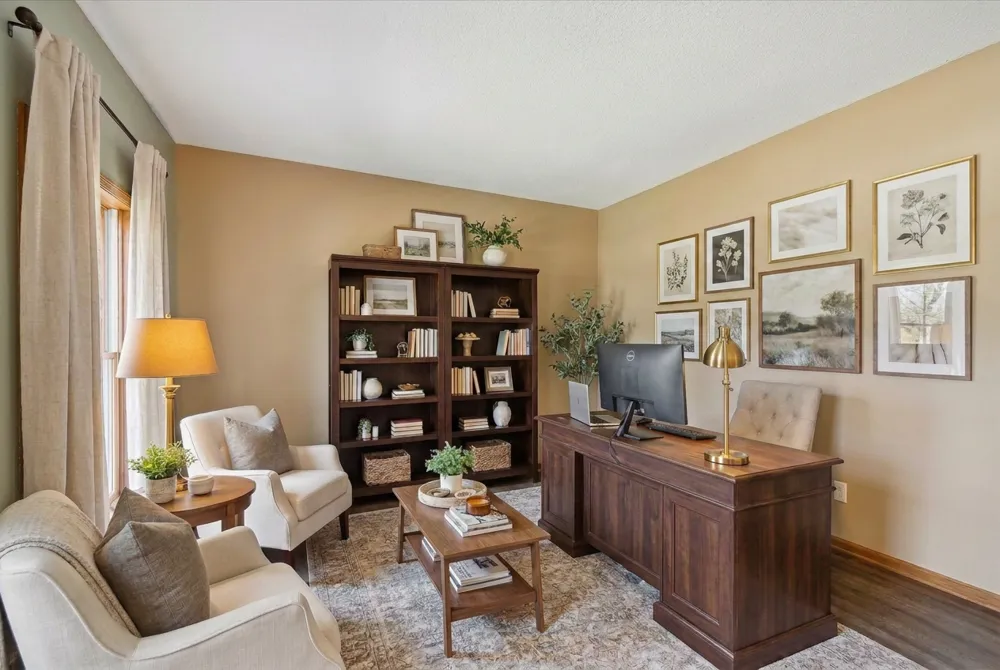 2084 Wallingford Circle Woodbury, MN 55125