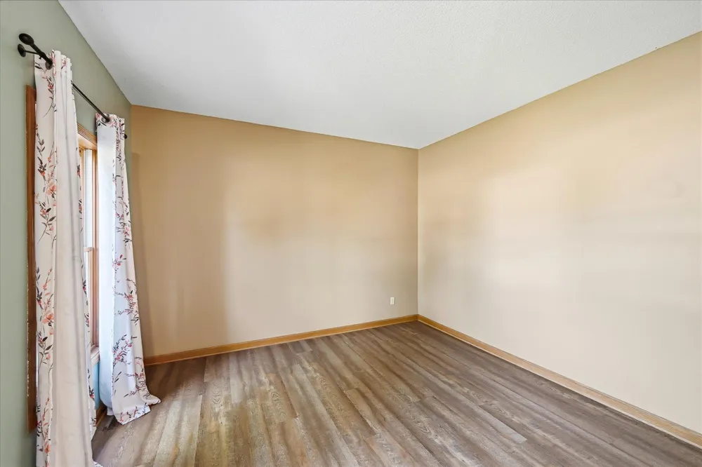 2084 Wallingford Circle Woodbury, MN 55125