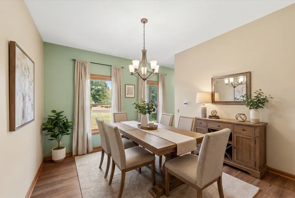2084 Wallingford Circle Woodbury, MN 55125