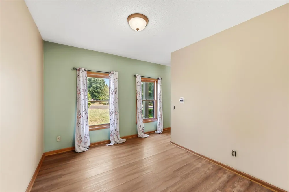2084 Wallingford Circle Woodbury, MN 55125