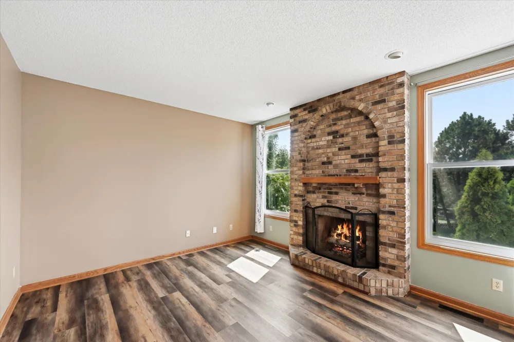 2084 Wallingford Circle Woodbury, MN 55125