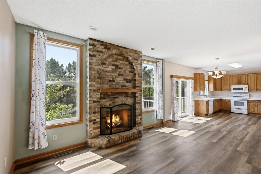 2084 Wallingford Circle Woodbury, MN 55125