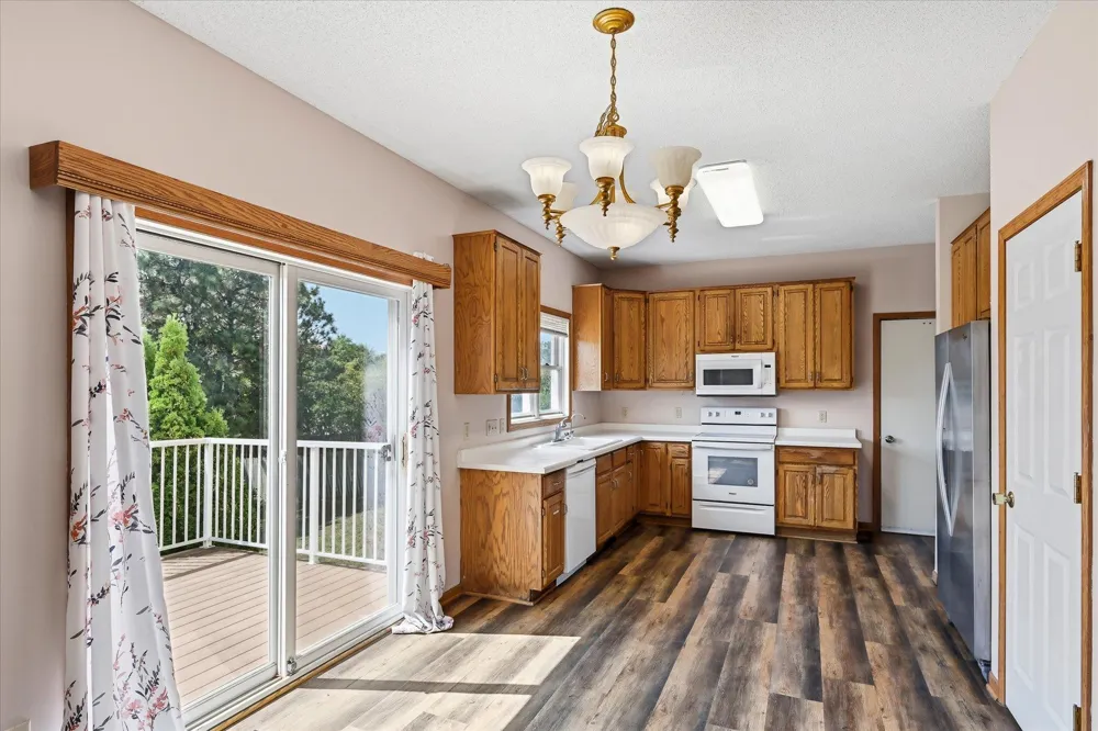 2084 Wallingford Circle Woodbury, MN 55125