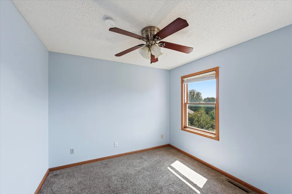 2084 Wallingford Circle Woodbury, MN 55125