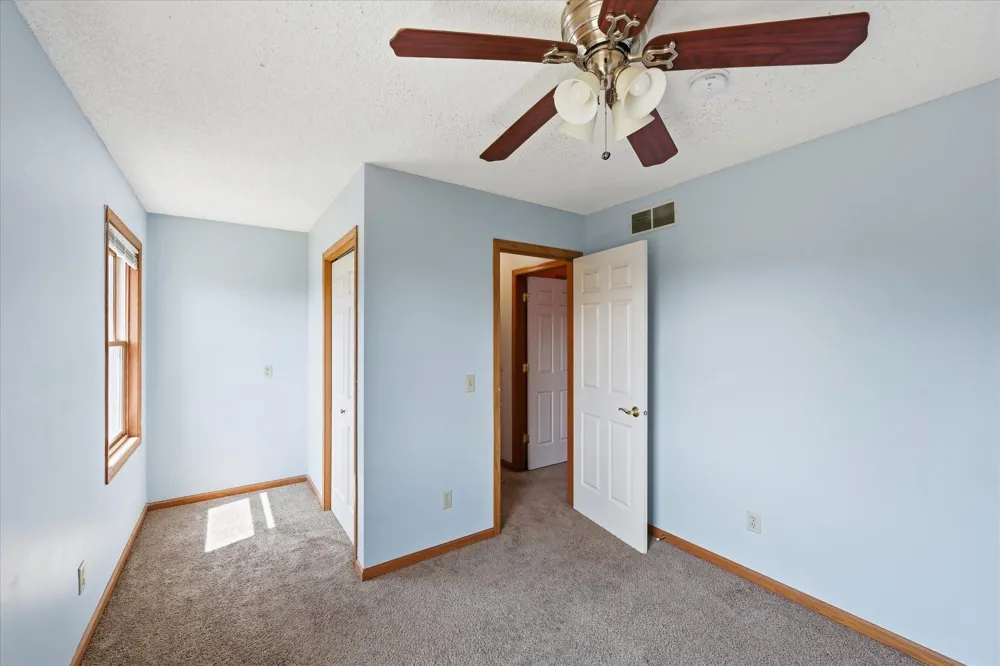 2084 Wallingford Circle Woodbury, MN 55125