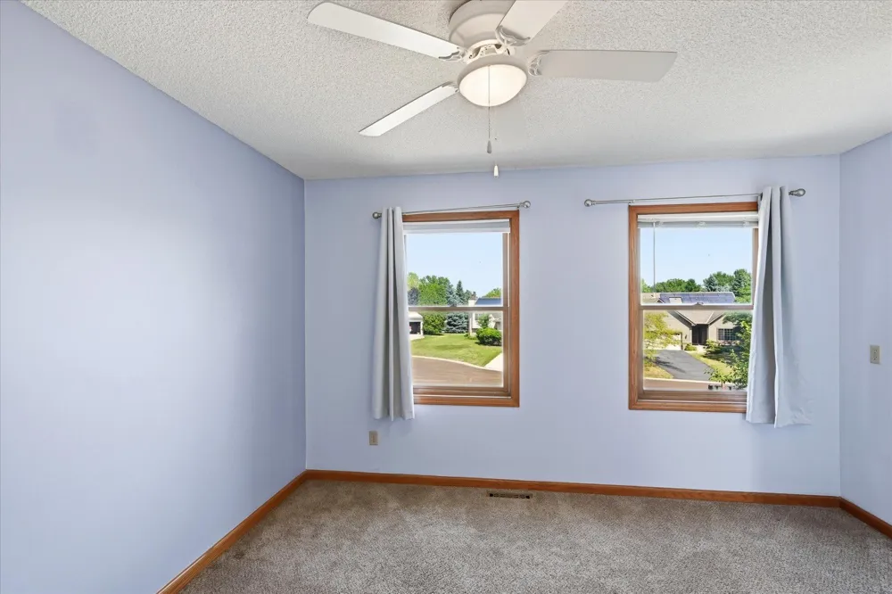 2084 Wallingford Circle Woodbury, MN 55125