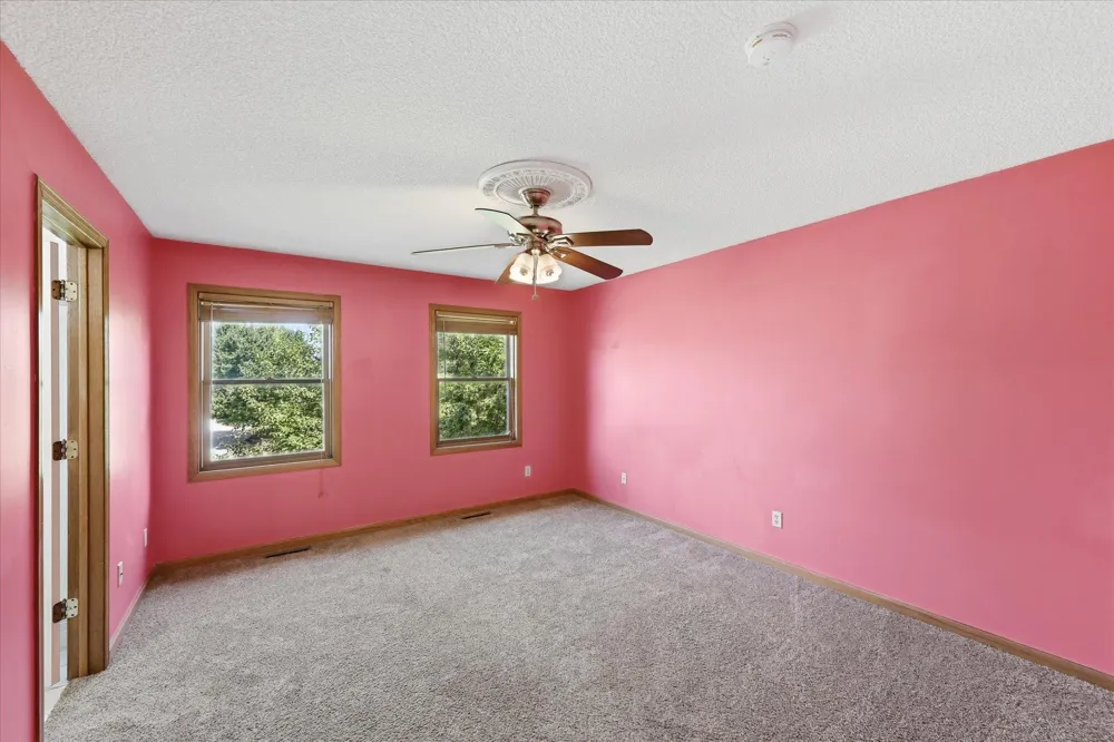 2084 Wallingford Circle Woodbury, MN 55125