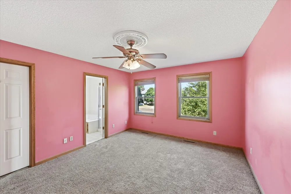 2084 Wallingford Circle Woodbury, MN 55125