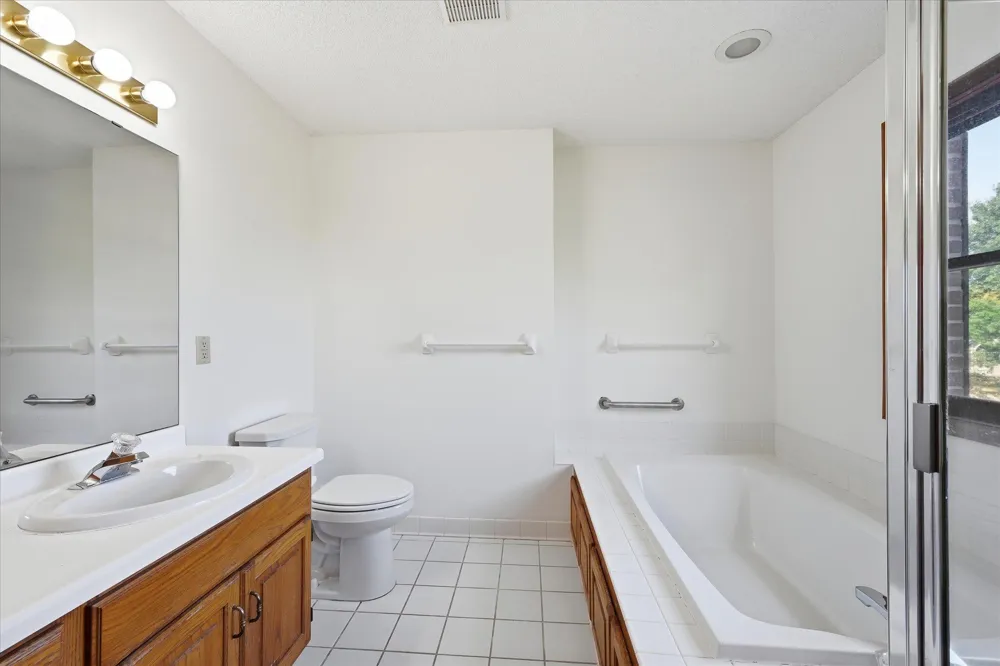 2084 Wallingford Circle Woodbury, MN 55125